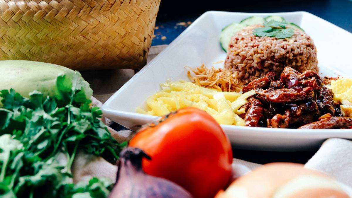 ilustrasi penggunaan voucher hadiah makan (unsplash.com/Shanice Garcia)