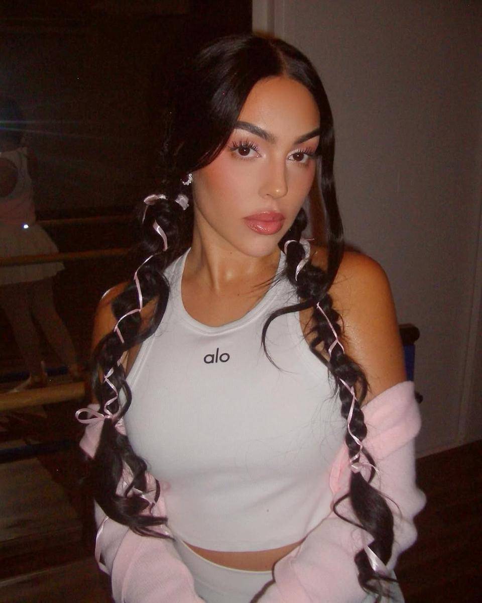 Ide hairstyle ala Georgina Rodríguez (instagram.com/georginagio)