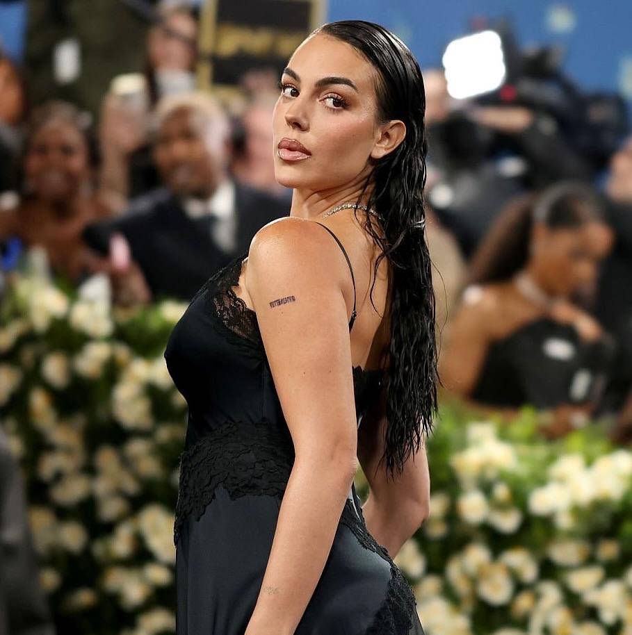 Ide hairstyle ala Georgina Rodríguez (instagram.com/georginagio)
