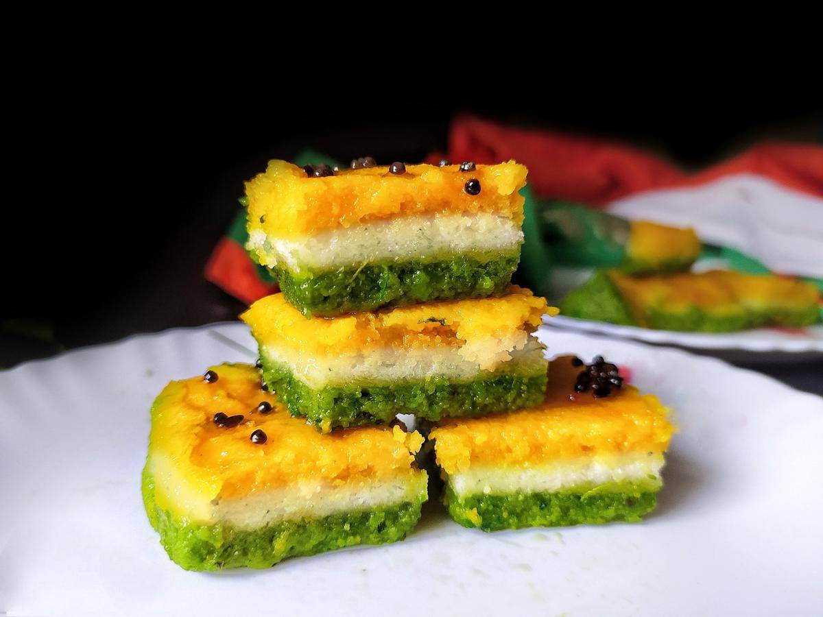 ilustrasi dhokla tiga warna