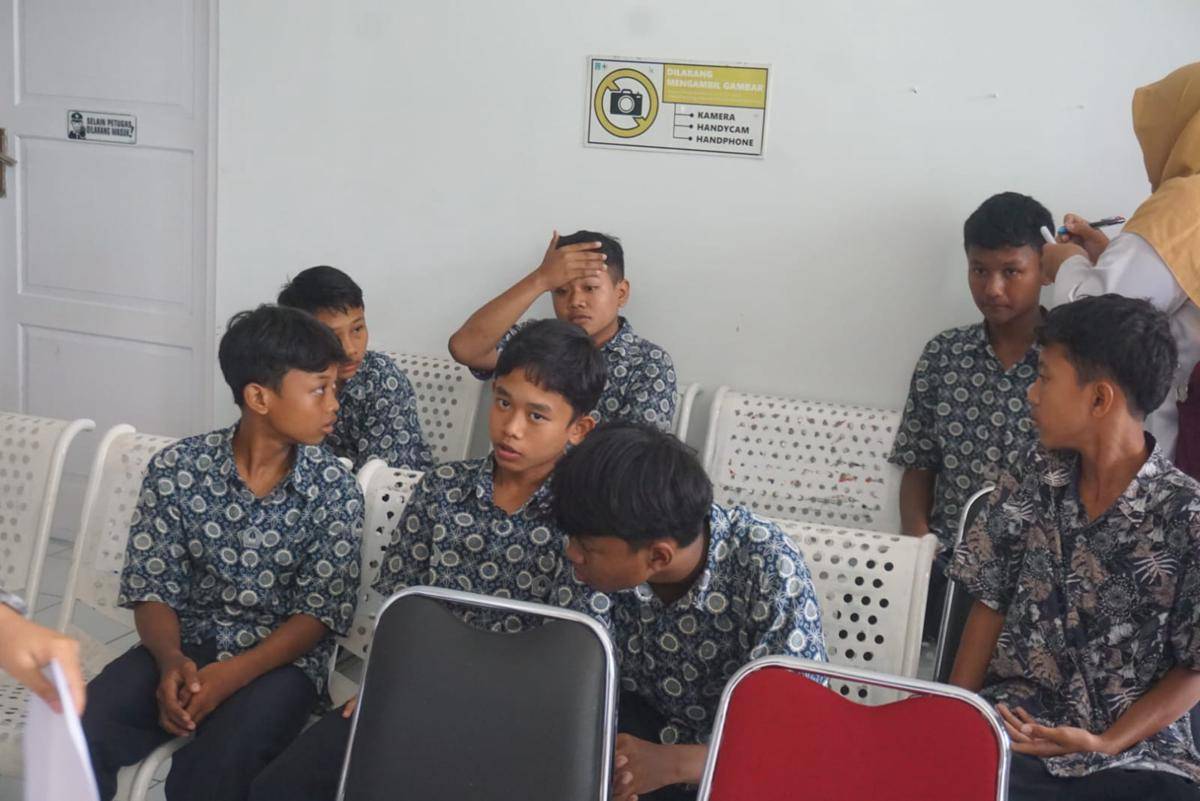 Sejumlah siswa dilarikan ke Puskesmas Mlati II..jpeg