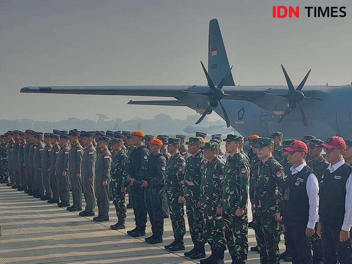 Satgas Merah Putih II yang akan mendistribusikan bantuan bagi warga Gaza, Palestina. (IDN Times/Santi Dewi)