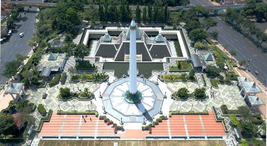 Monumen Tugu Pahlawan di Surabaya.