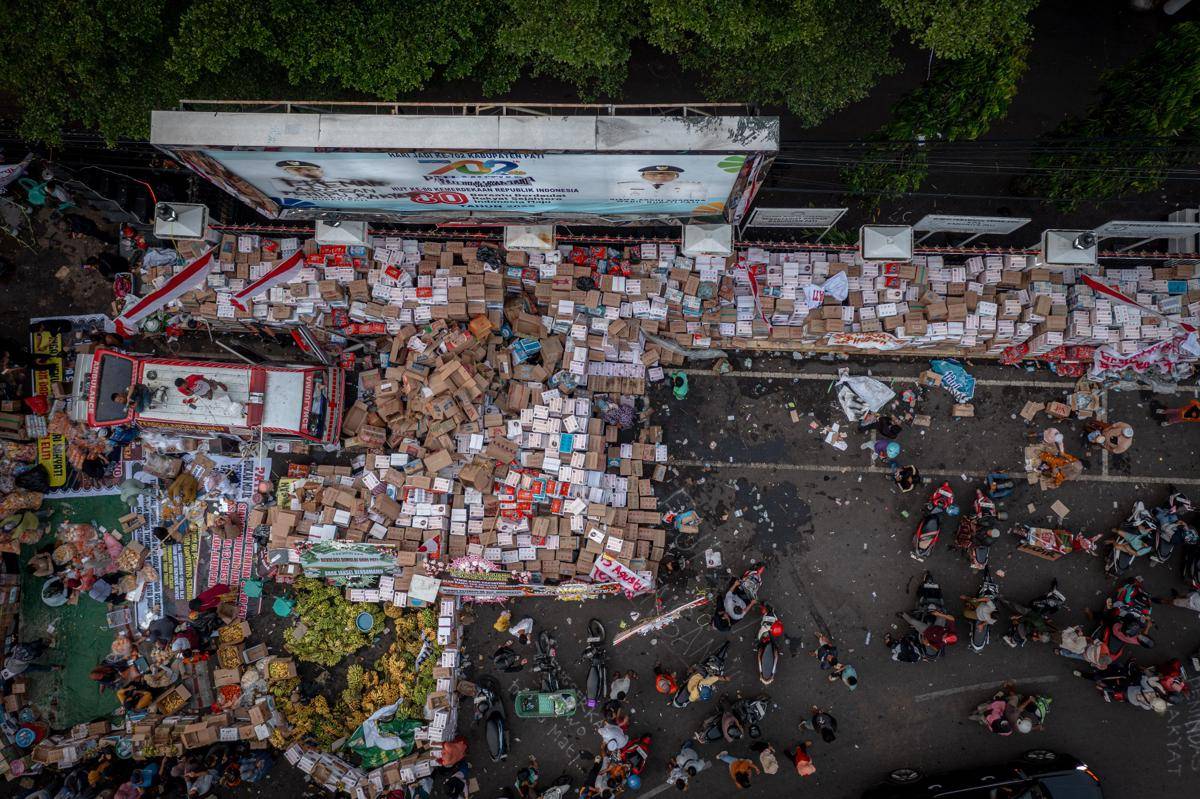 antarafoto-posko-bantuan-logistik-unjuk-rasa-di-kabupaten-pati-1755050331.jpg