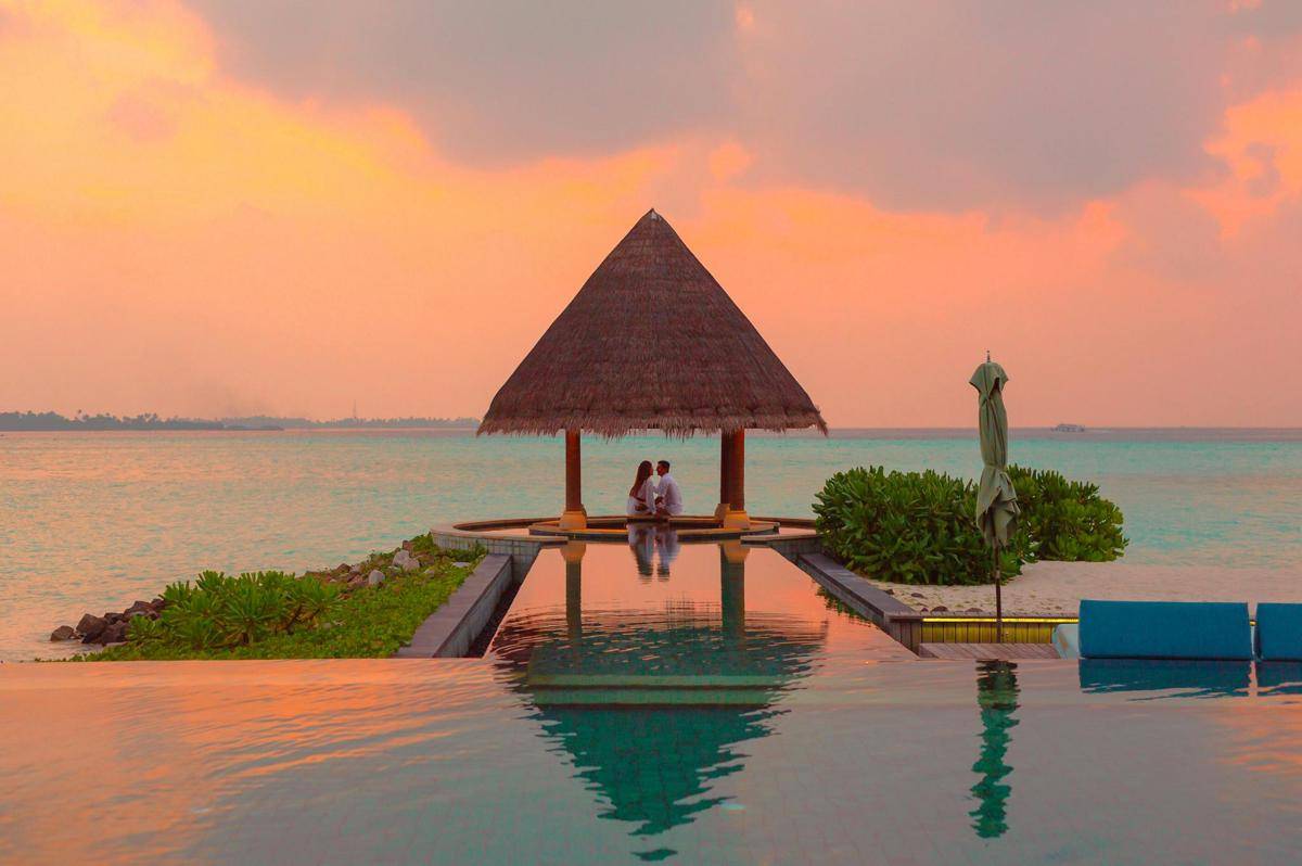 Potret hotel dengan view sunset 