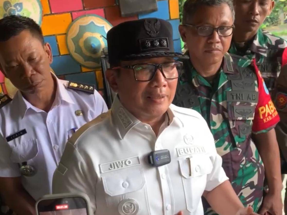 Bupati Kubu Raya, Sujiwo. 