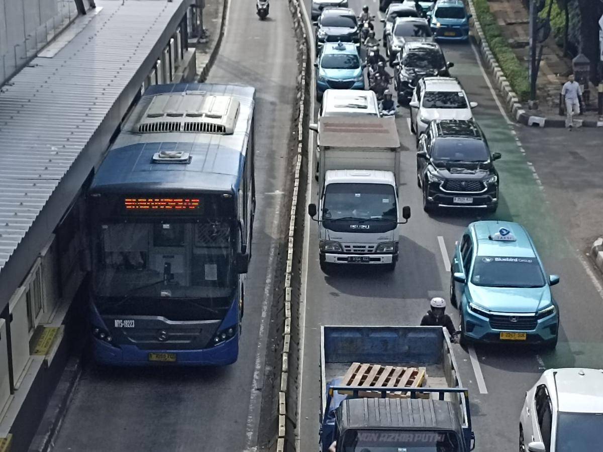 Koridor 9 Transjakarta (IDN Times/Dini Suciatiningrum