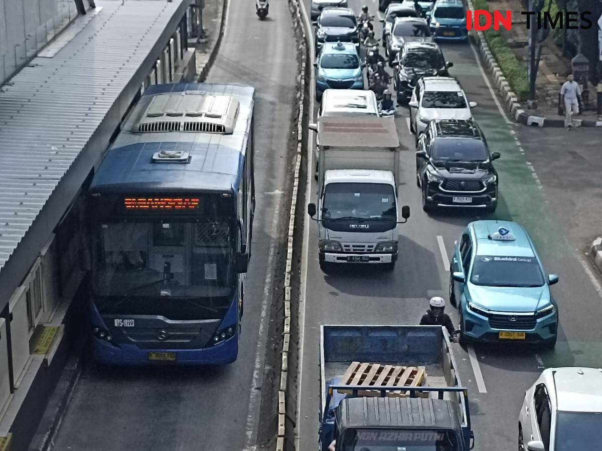 Koridor 9 Transjakarta (IDN Times/Dini Suciatiningrum)