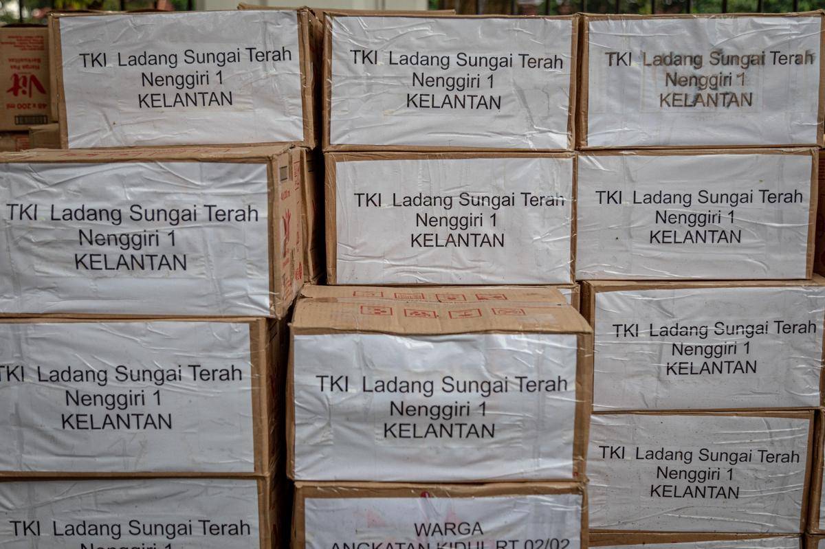 antarafoto-posko-bantuan-logistik-unjuk-rasa-di-kabupaten-pati-1755050335.jpg