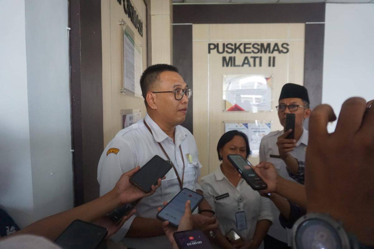Sejumlah siswa dilarikan ke Puskesmas Mlati II.jpeg