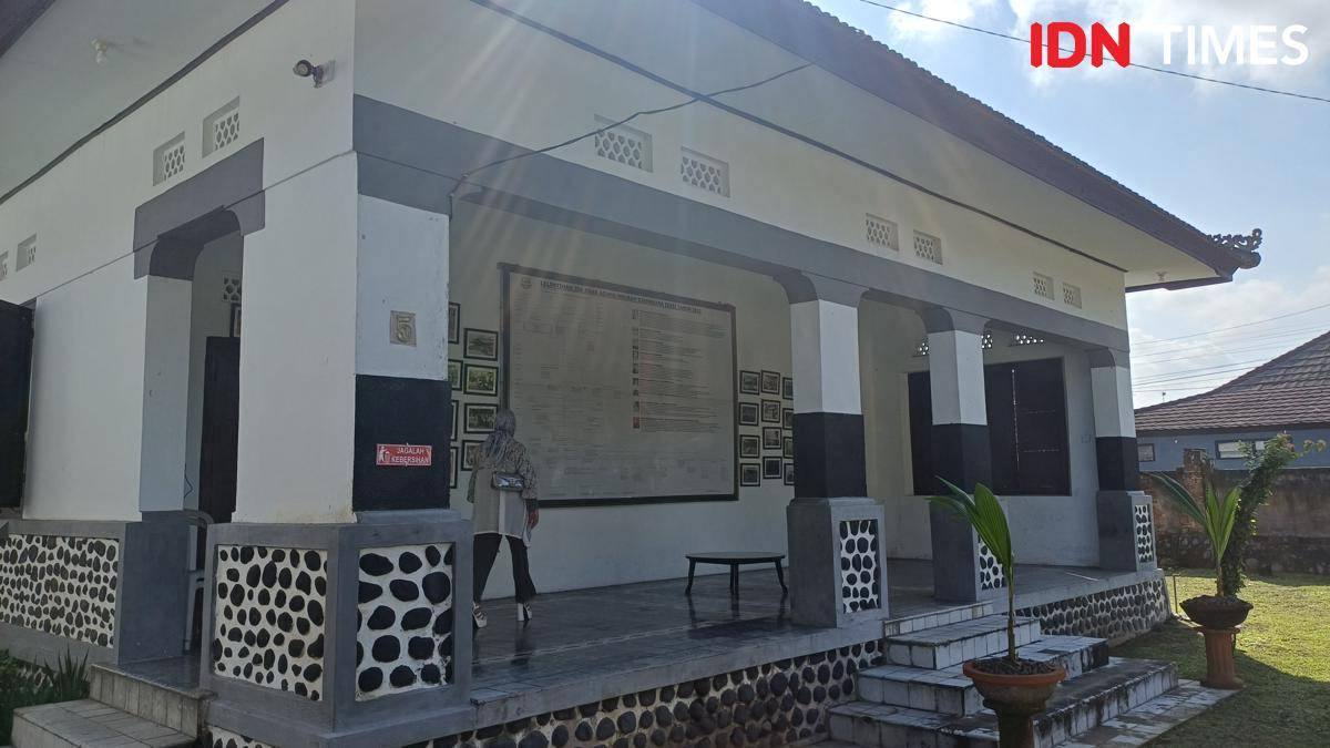 Potret silsilah keluarga kerajaan Puri Agung Negara Djembrana, Jembrana, Bali Barat