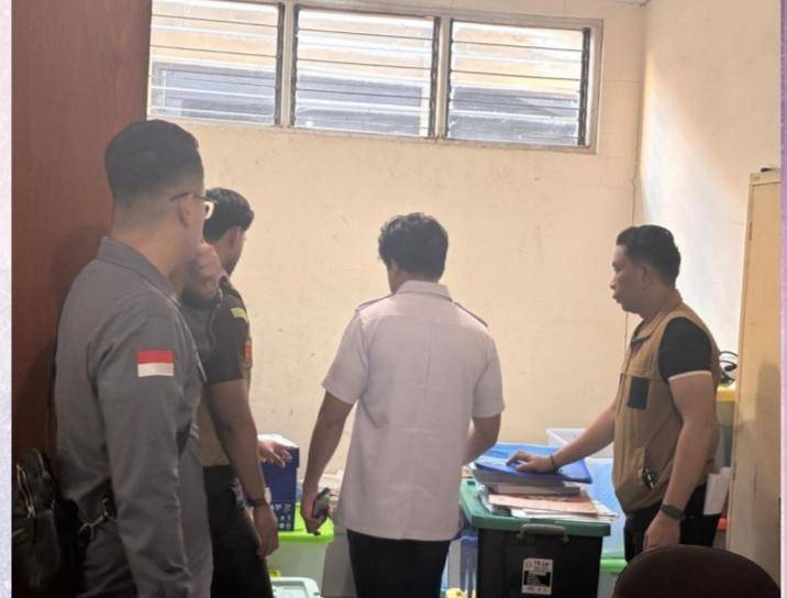 Kejari Sinjai menggeledah dua kantor di Makassar terkait penyelidikan perkara dugaan korupsi. (Dok. Istimewa)