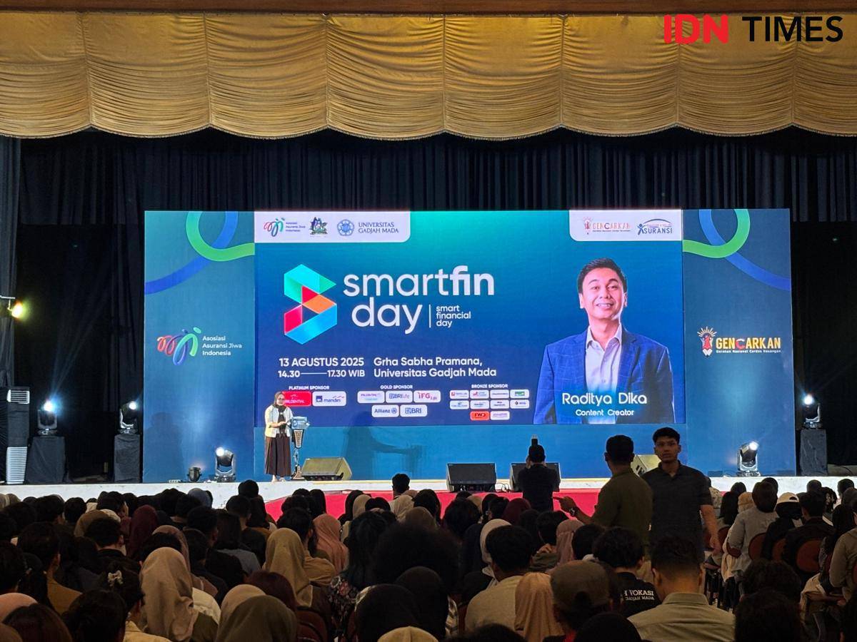 Smart Financial Day yang digelar Asosiasi Asuransi Jiwa Indonesia (AAJI) di Grha Sabha Pramana Universitas Gadjah Mada (GSP UGM), Rabu (13/8/2025). (IDN Times/Herlambang Jati Kusumo)