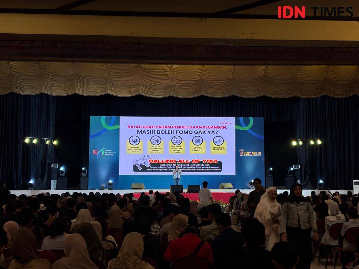 Smart Financial Day yang digelar Asosiasi Asuransi Jiwa Indonesia (AAJI) di Grha Sabha Pramana Universitas Gadjah Mada (GSP UGM), Rabu (13/8/2025). (IDN Times/Herlambang Jati Kusumo)