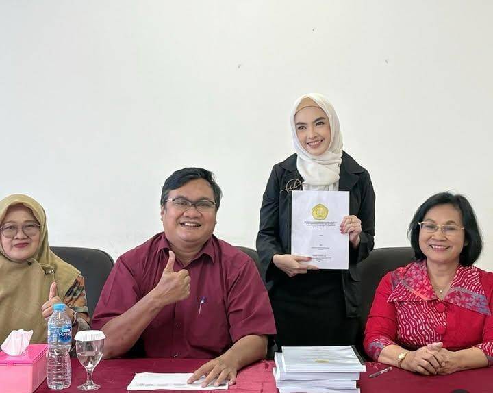 potret Ingrid Kansil lulus sidang tesis jadi magister psikologi
