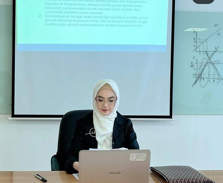 potret Ingrid Kansil lulus sidang tesis jadi magister psikologi