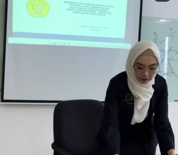 potret Ingrid Kansil lulus sidang tesis jadi magister psikologi