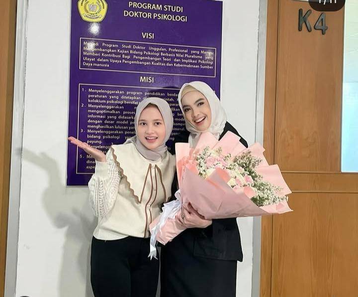 potret Ingrid Kansil lulus sidang tesis jadi magister psikologi