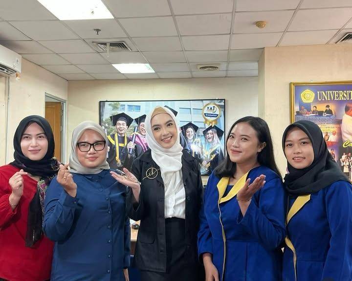 potret Ingrid Kansil lulus sidang tesis jadi magister psikologi (instagram.com/ingrid_kansil)