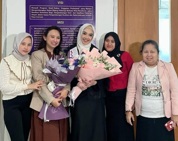 potret Ingrid Kansil lulus sidang tesis jadi magister psikologi