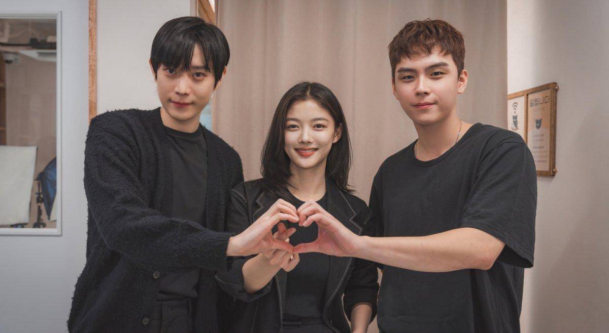 Cuplikan drama Dear X (dok. TVING/ Dear X)