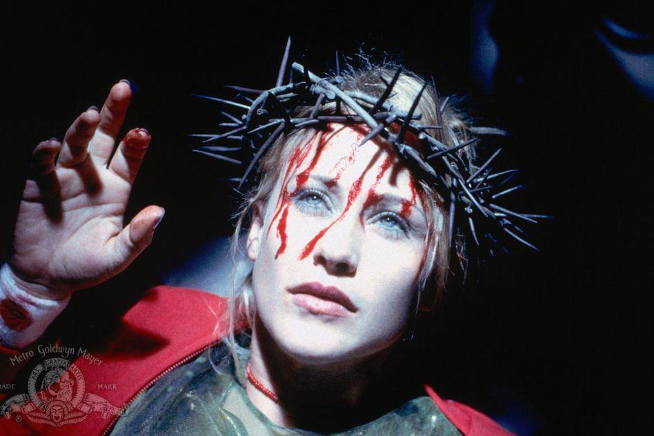adegan dalam film Stigmata