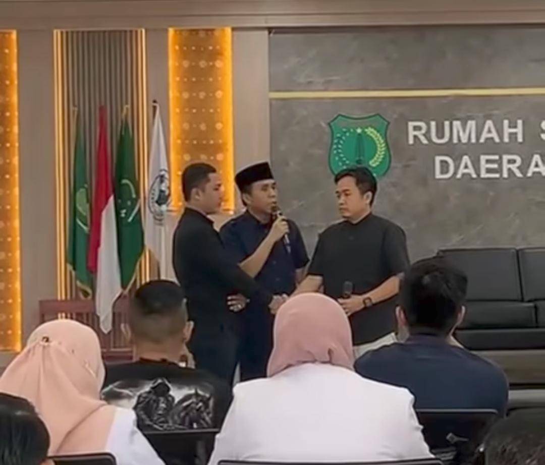 Suasana pertemuan dokter Syahpri dengan keluarga pasien yang melakukan intimidasi. (Dok. Istimewa)