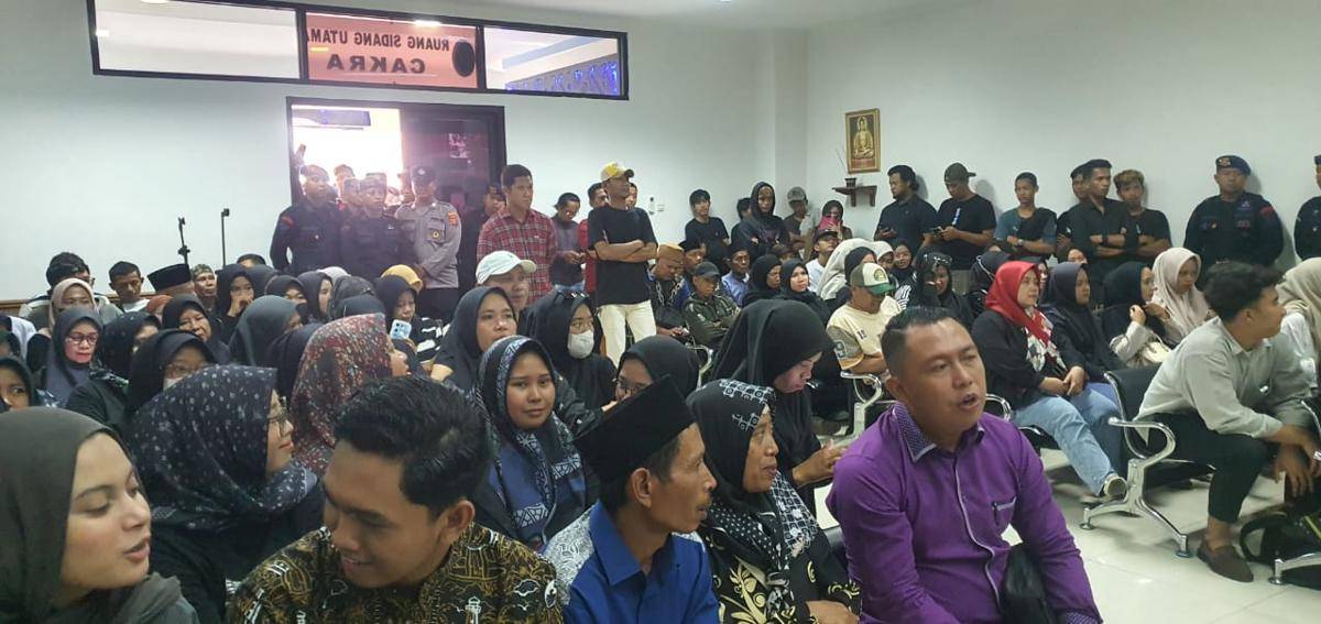 Persidangan kasus mutilasi dipenuhi pengunjung (Dok. Khaerul Anwar)