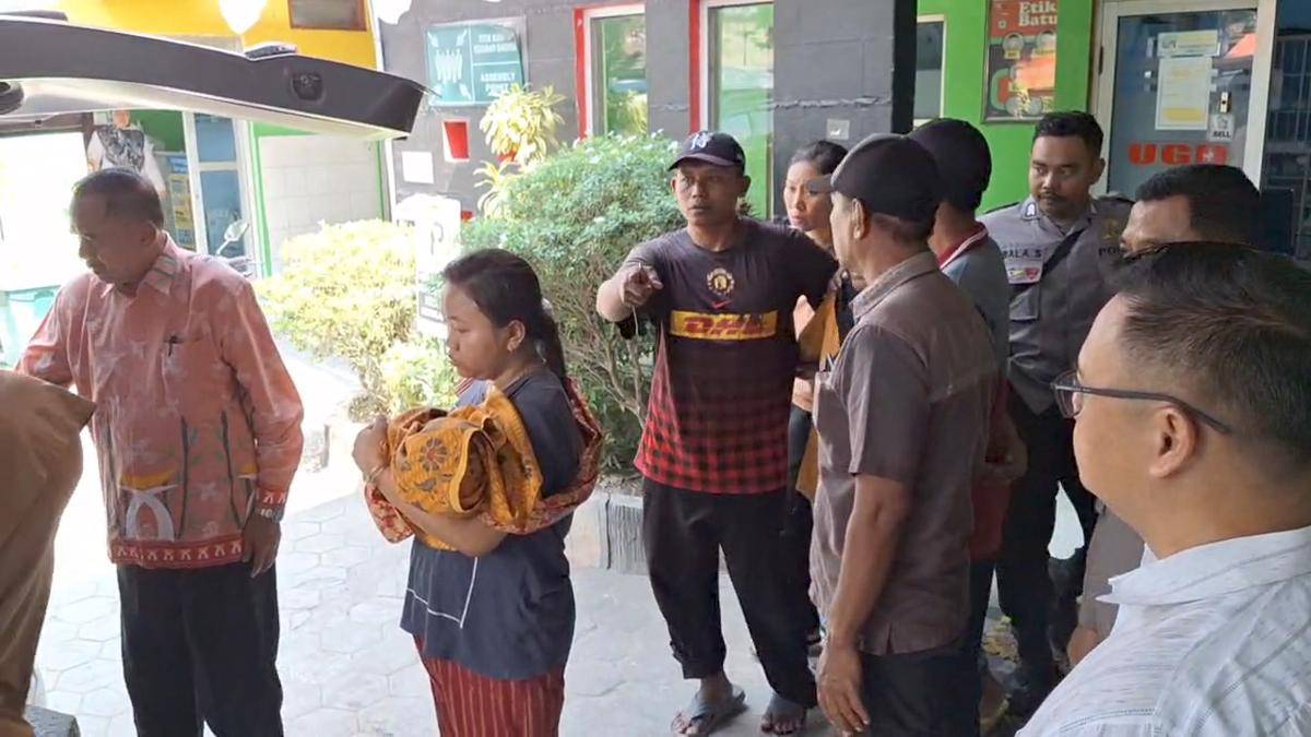 Balita 1,5 tahun di Ngawi tewas tertabrak mobil yang dikemudikan orang tuanya. IDN Times/Riyanto.