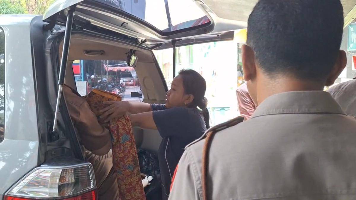 Balita 1,5 tahun di Ngawi tewas tertabrak mobil yang dikemudikan orang tuanya. IDN Times/Riyanto.