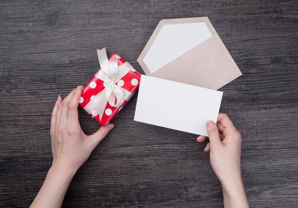 ilustrasi voucher belanja (freepik.com/onlyyouqj)