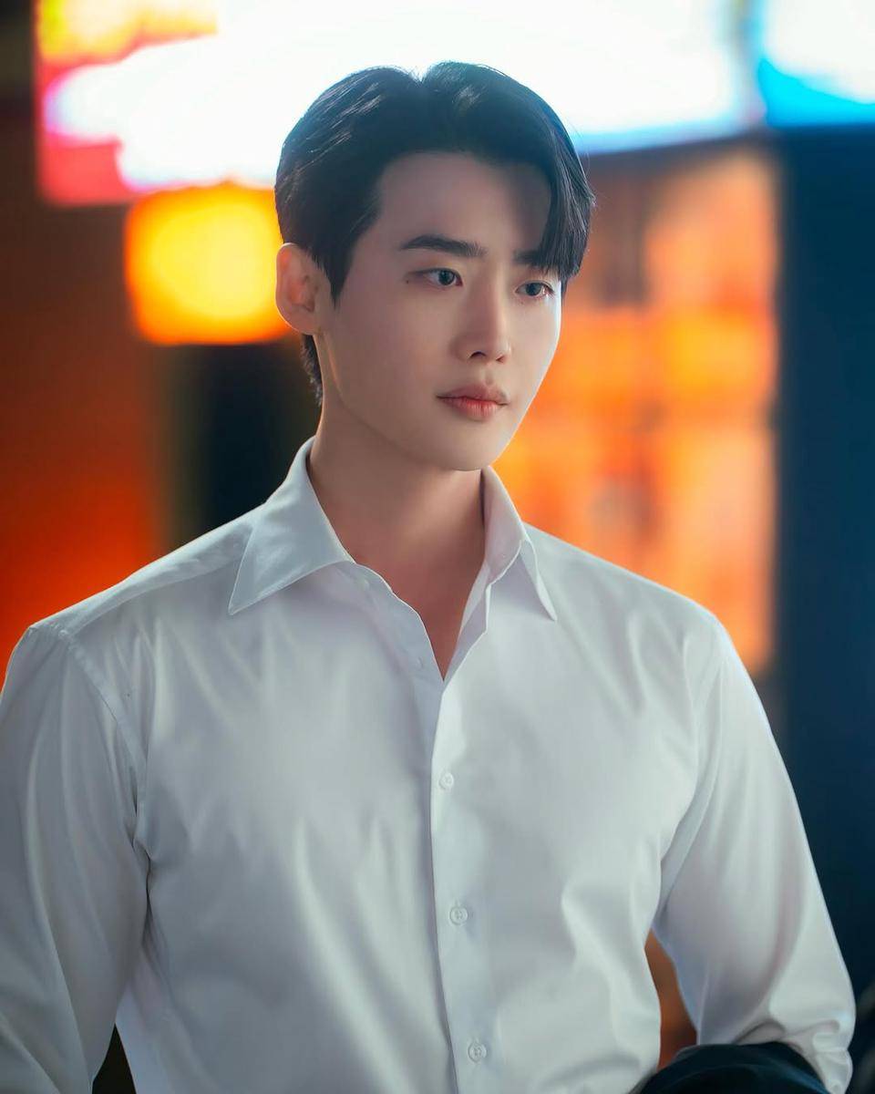 potret Lee Jong Suk (instagram.com/acefactory.official)