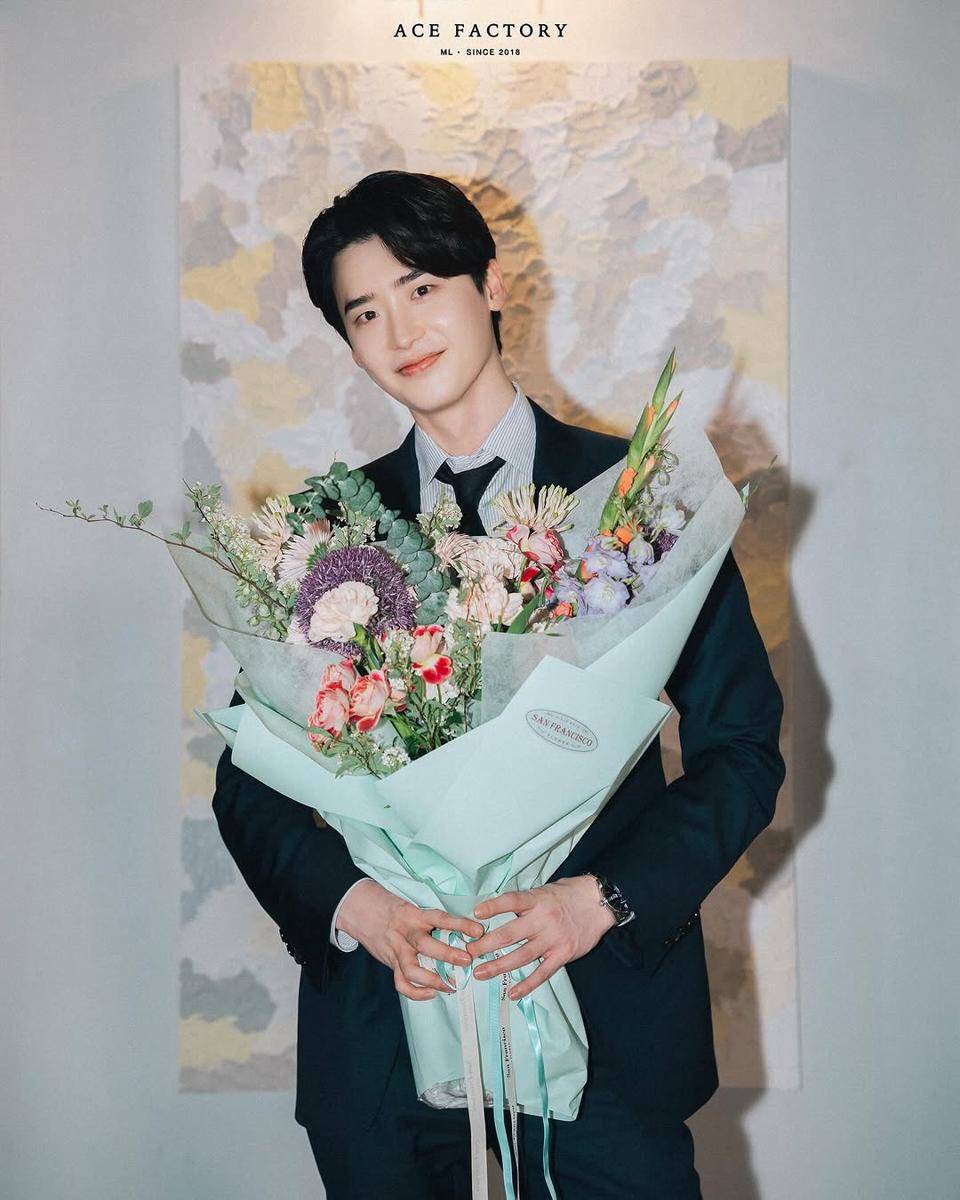 potret Lee Jong Suk (instagram.com/acefactory.official)