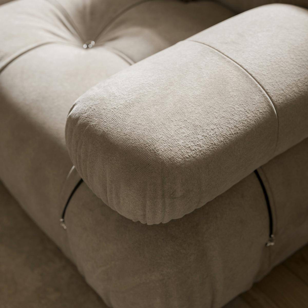 ilustrasi bahan suede (unsplash.com/Jejo Jose)