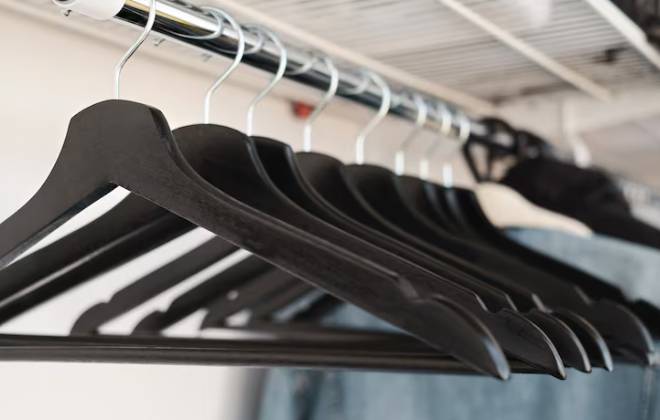 hanger (freepik.com/ededchechine)