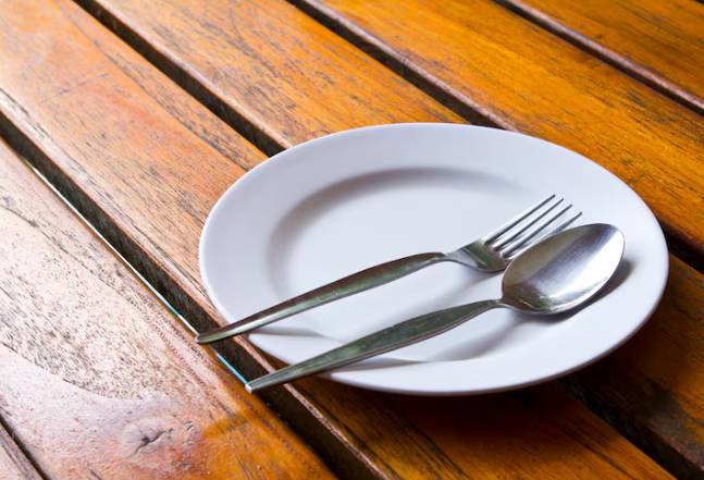 alat makan (freepik.com/jannoon028)