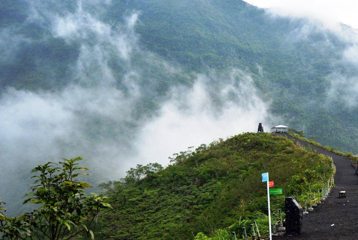 tepi Kawah Gunung Galunggung (dok.pribadi/Gusti Nur Iwari)