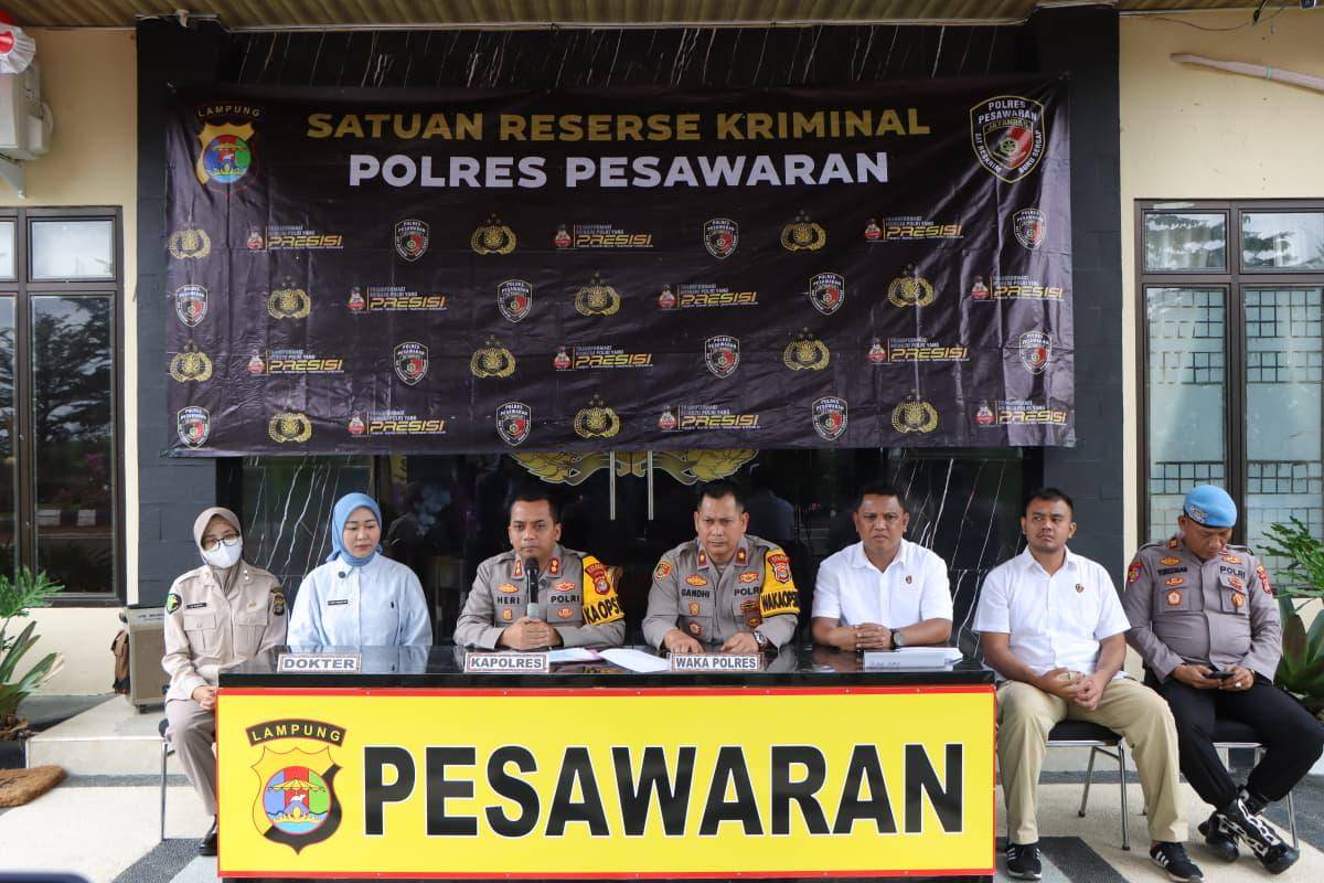 Konferensi pers dari Polres Pesawaran soal kematian tahanan. (IDN Times/istimewa)