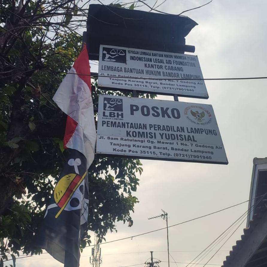 Pengibaran Bendera One Piece oleh LBH Bandar Lampung (Dok/IDN Times Istimewa)