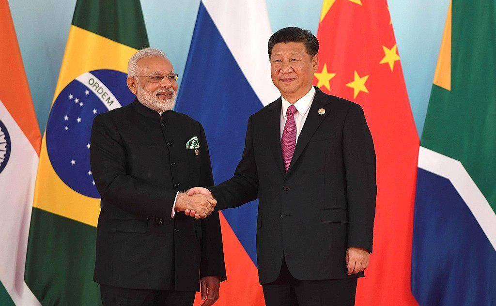 Perdana Menteri India Narendra Modi (kiri) dan Presiden China Xi Jinping (kanan) sebelum dimulainya pertemuan para pemimpin BRICS 2017.