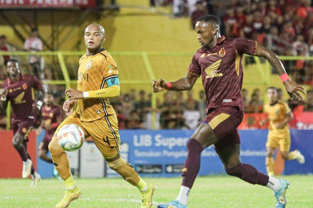Salah satu momen laga pekan ke-22 BRI Liga 1 2023/2024 antara PSM Makassar melawan Bhayangkara FC yang berlangsung di Stadion Gelora BJ Habibie Parepare pada 8 Desember 2023. (Instagram.com/psm_makassar)