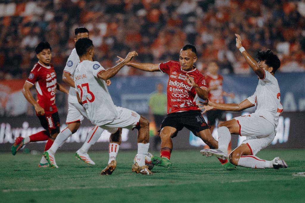 Salah satu momen laga pekan ke-23 BRI Liga 1 2024/2025 antara Bali United melawan Malut United yang berlangsung di Stadion Kapten I Wayan Dipta Gianyar pada 17 Februari 2025. (Twitter.com/BaliUtd)