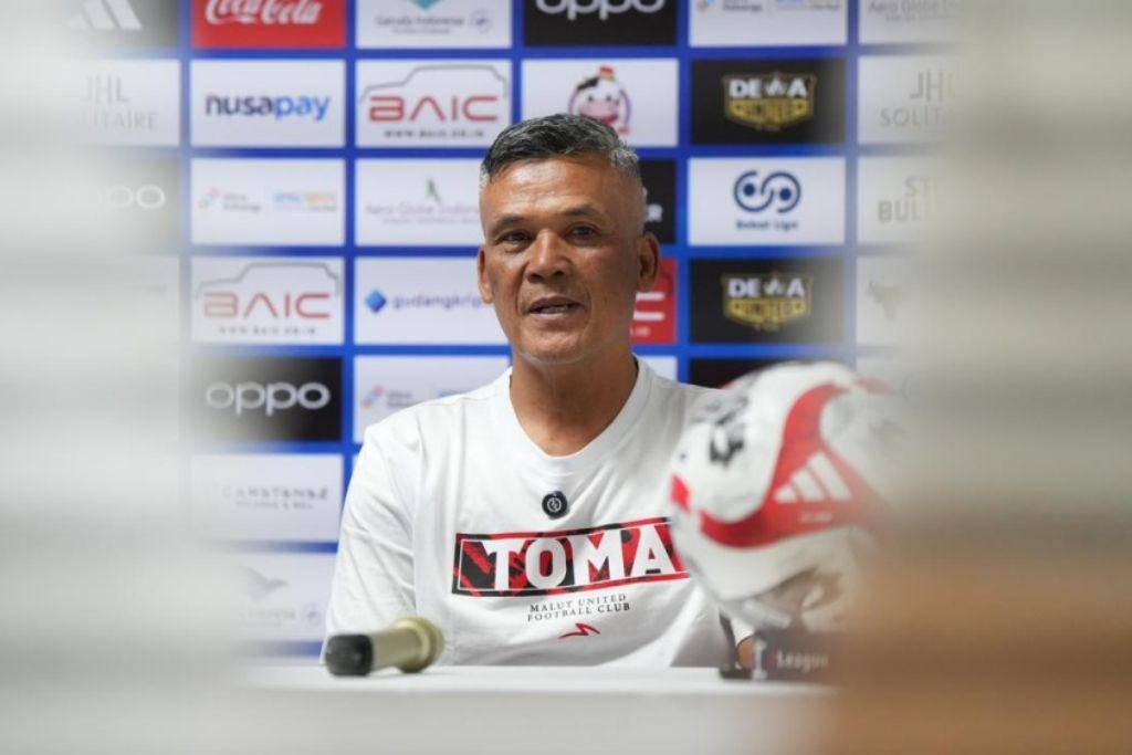 Pelatih kepala Malut United, Hendri Susilo, dalam jumpa pers setelah laga pekan pertama BRI Super League 2025/2026 melawan Dewa United di Banten International Stadium, Kab. Serang, pada 9 Agustus 2025. (Dok. I.League)