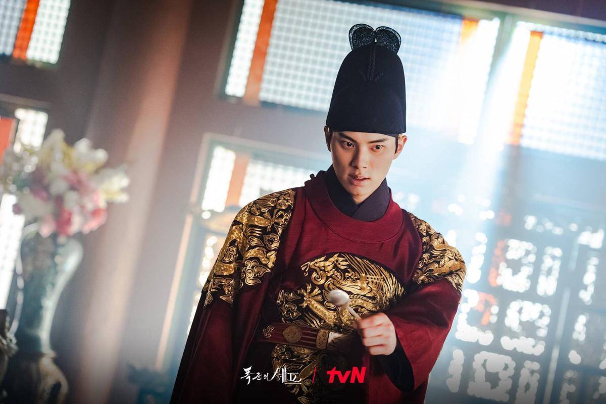 still cut Lee Chae Min di drama Bon Appétite, Your Majesty