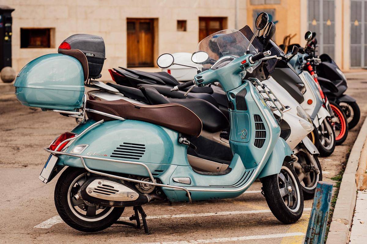 Ilustrasi sewa motor (Pixabay/Mariya Muschard)