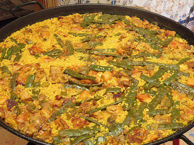 ilustrasi paella (commons.wikimedia.org/Juan Emilio Prades Bel)