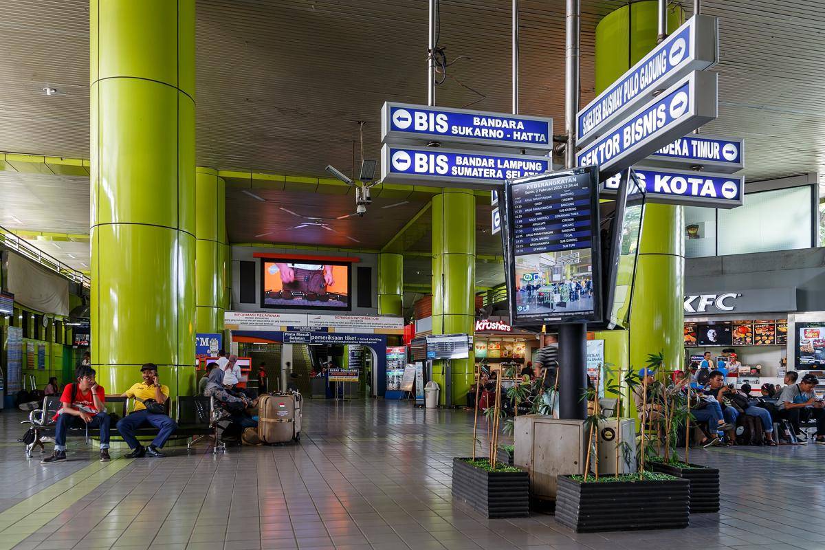 Stasiun Gambir (commons.wikimedia.org/CEphoto, Uwe Aranas)