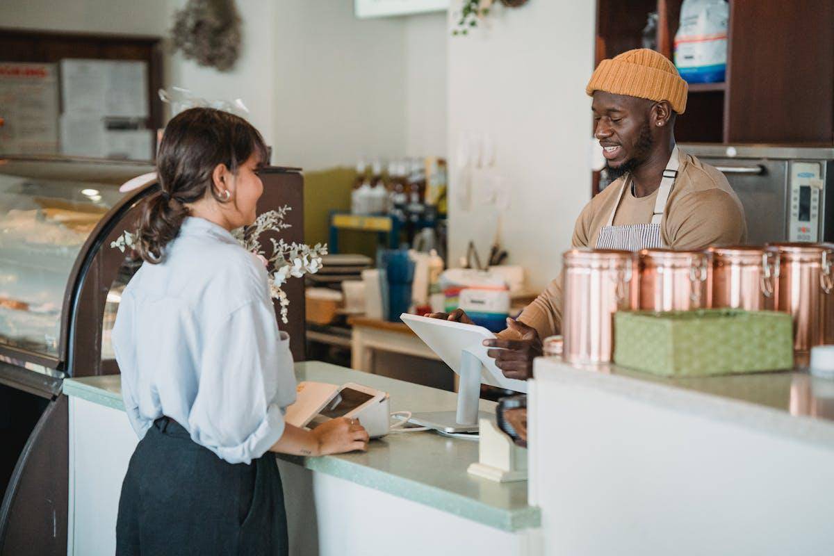 ilustrasi customer experience (pexels.com/Mizuno K)