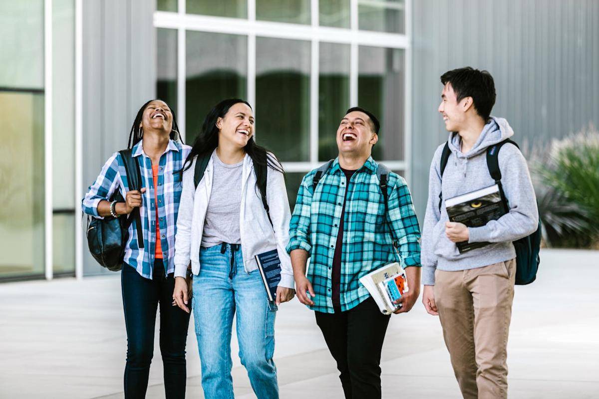 Ilustrasi sekelompok mahasiswa (pexels.com/RDNE Stock project)