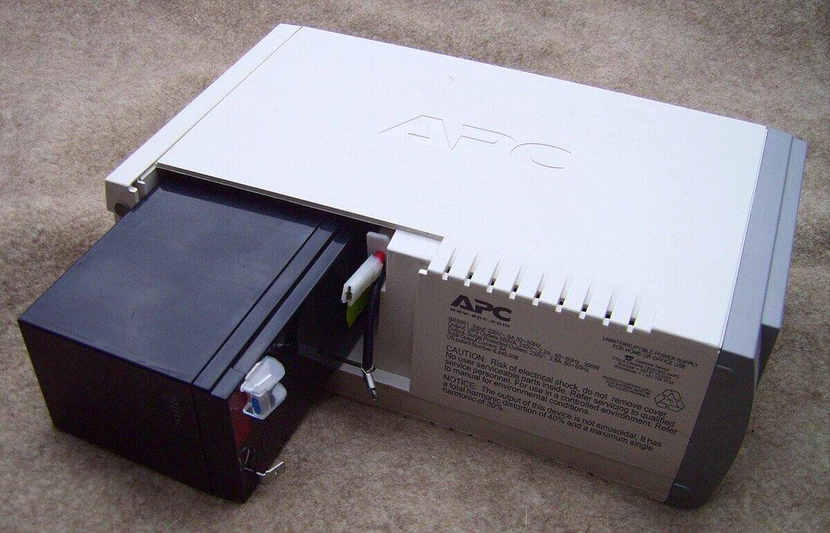 ilustrasi UPS (uninterruptible power supply) (commons.wikimedia.org/Hundehalter)
